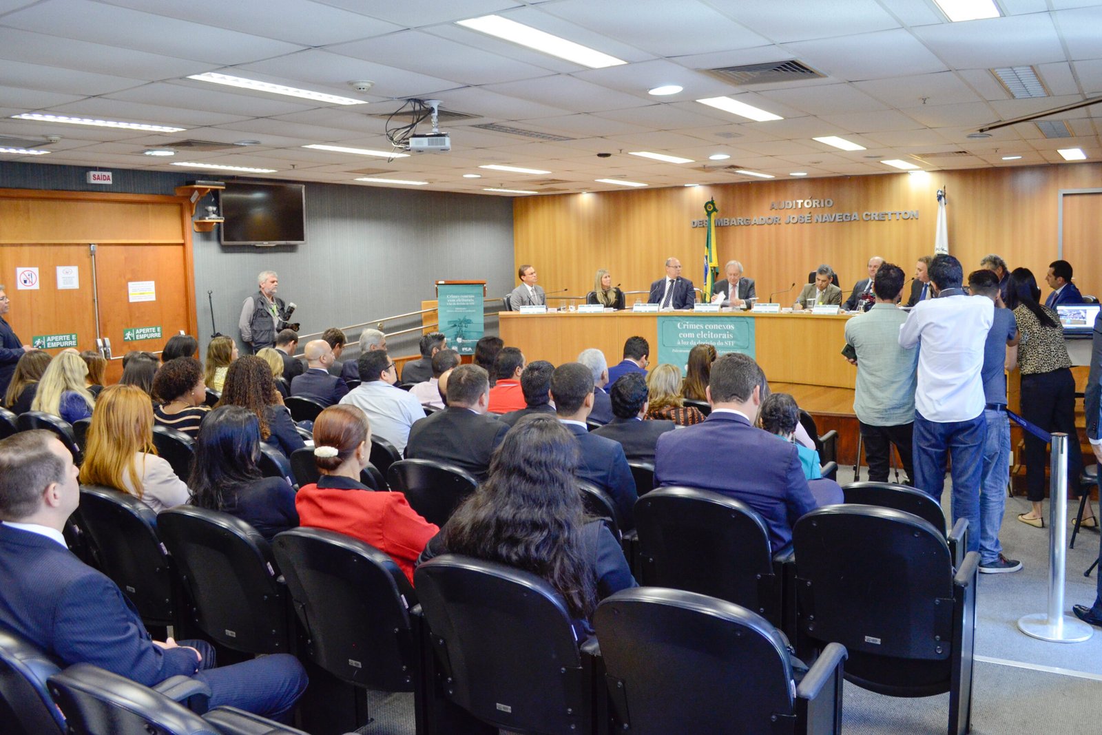 Ricardo Lewandowski palestra sobre crimes conexos com eleitorais no RJ. Ministro Ricardo Lewandowski do STF participa do evento "Crimes conexos com eleitorais", no Tribunal de Justiça do Estado do Rio de Janeiro na manhã desta sexta-feira (09/08). Participam do evento o Governador Wilson Witzel, o Ministro do TSE Tarcisio Vieira de Carvalho Neto, o presidente do TRE/RJ Des. Carlos Santos de Oliveira, entre outros.