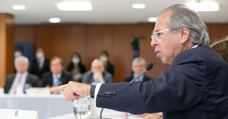 Reunião Ministerial de 22 de abril de 2020, com Jair Bolsonaro, Hamilton Mourão, Paulo Guedes e outros ministros.