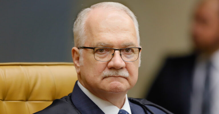 Ministro Edson Fachin durante a sessão plenária.