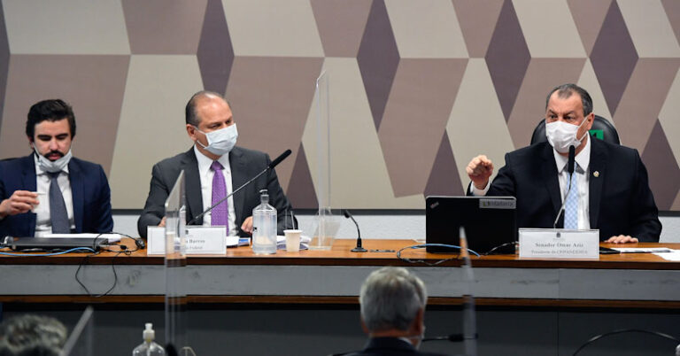 Advogado Diego Caetano da Silva Campos; líder do governo na Câmara, deputado Ricardo Barros (PP-PR); presidente da CPIPANDEMIA, senador Omar Aziz (PSD-AM) - Foto - Jefferson Rudy-Agência Senado_edited