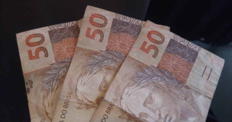 Dinheiro - Notas de R$ 50,00 Reais