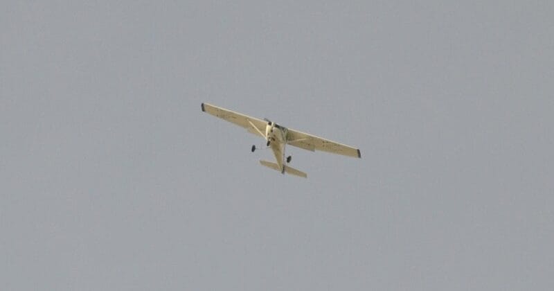 avião voando