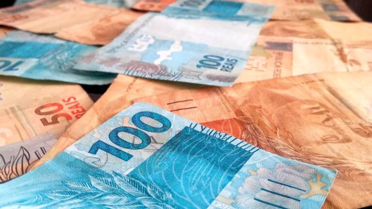 Dinheiro - Notas de R$ 50,00 e R$ 100,00 Reais 2