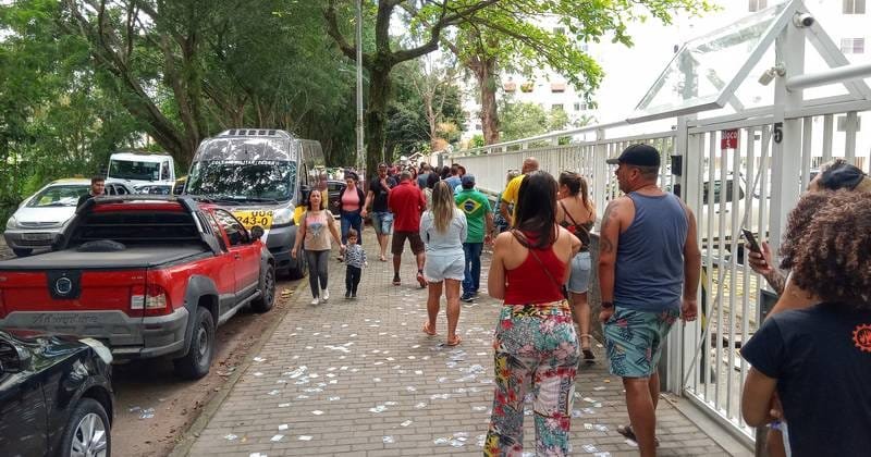 Primeiro Turno - Votação com longa fila