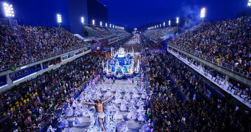 Escola de Samba na Passarela do Samba Sambódromo Marquês de Sapucaí carnaval - Foto de Fernando Grilli - RioTur