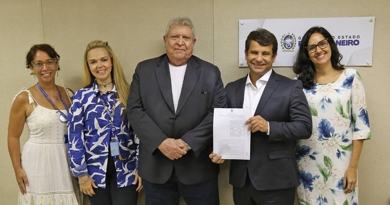Secretário de Estadual de Saúde Doutor Luizinho assina convênio com Cremerj