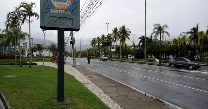 Pista molhada após chuva - tempo chuvoso - temperatura 28° C - Foto de Richard Souza - AN