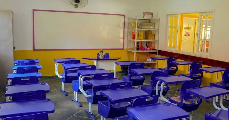 Sala de aula sem alunos e sem professor - escola - foto de Richard Souza AEF