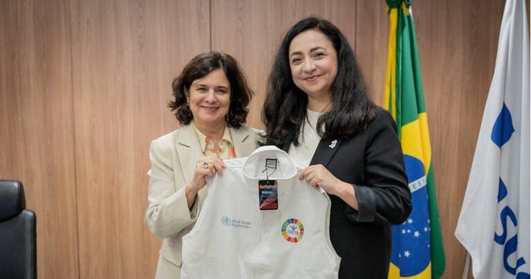Ministra Nísia Trindade com Tereza Kasaeva, da OMS
