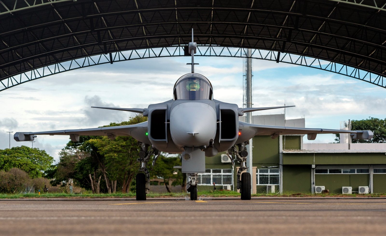 Réplica do caça Gripen estará no estande da Saab
