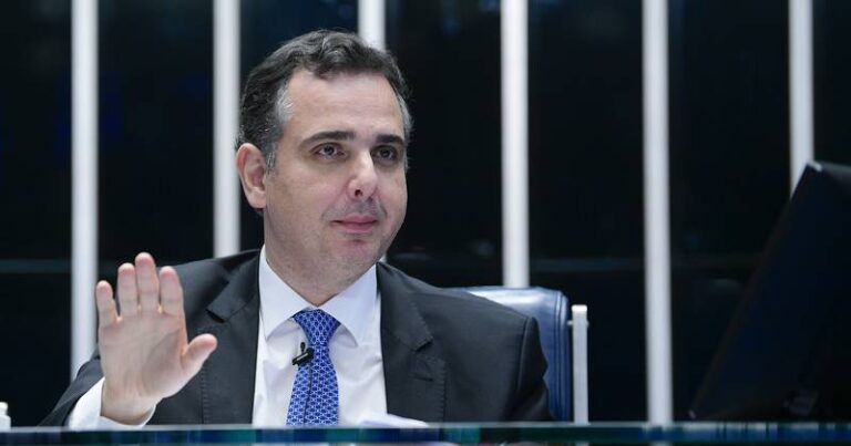 senador Rodrigo Pacheco (PSD-MG), conduz sessão - Foto de Pedro França-Agência Senado