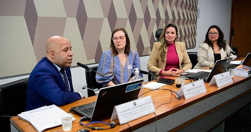 Alexsandro Santos, Andressa Pellanda, Augusta Brito e Cristina Velasquez