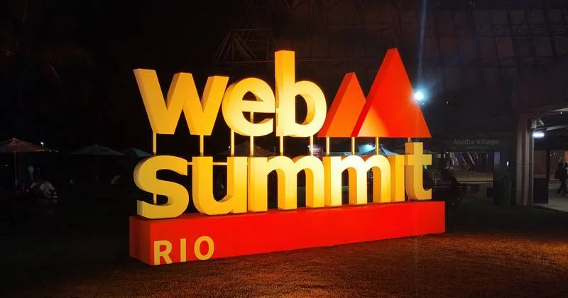 3D do Web Summit Rio, visto de noite.