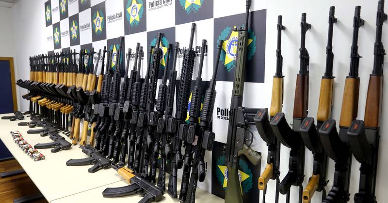 Apreenção de fuzis armas - Foto de Divulgação da Polícia Civil do RJ