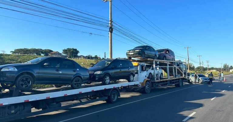 Detro apreende carros - Foto de Núcleo de Comunicação de Interior