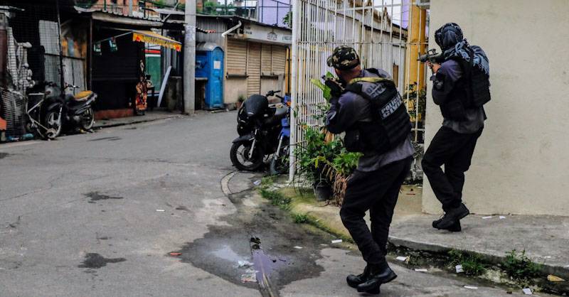 Movimentação de policiais na Nova Holanda Maré