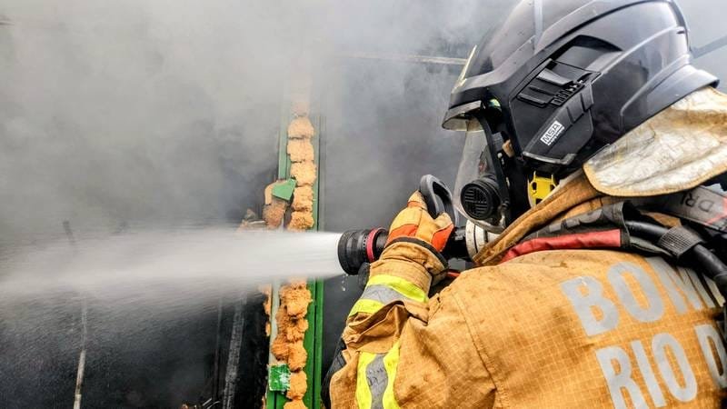 Bombeiros no Incêndio do Camelódromo