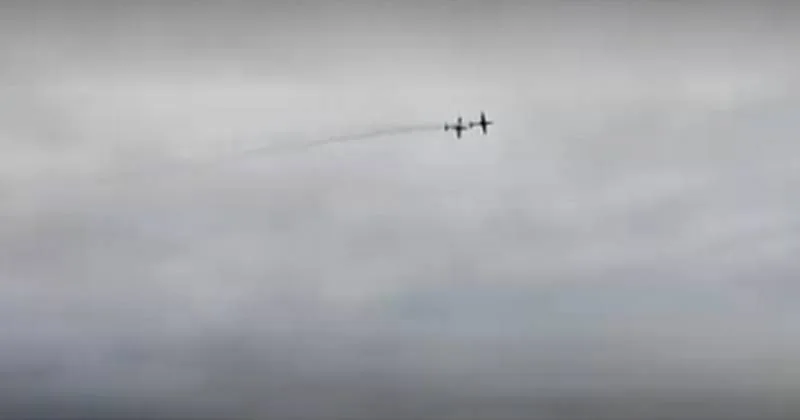 aviões em acrobacia aérea