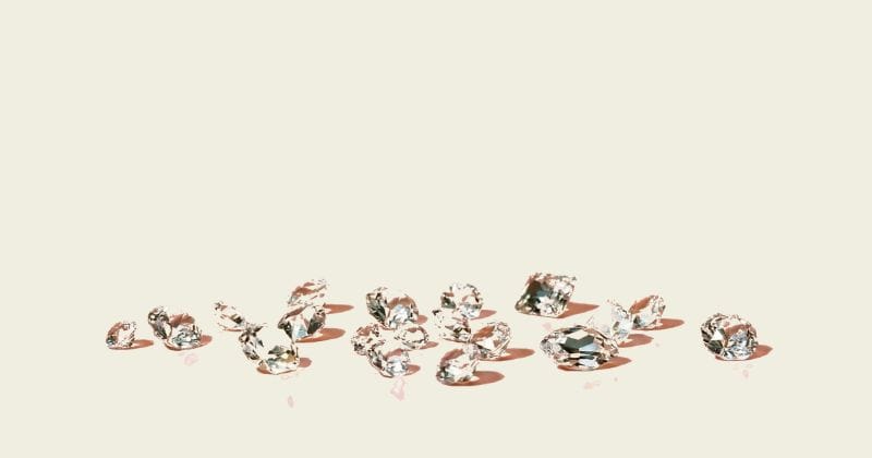 fundo branco com cristais Swarovski