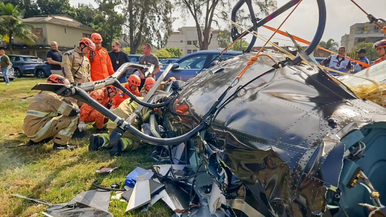 Bombeiros em colisão de helicópteros no Rio