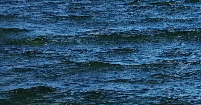 mar oceano escuro