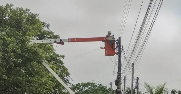 reparo na rede de energia elétrica enel light