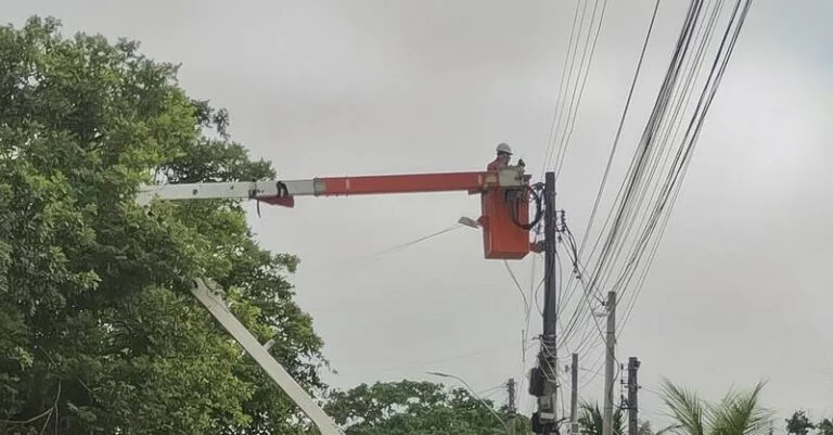 reparo na rede de energia elétrica enel light