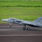 Primeiro Gripen E produzido no Brasil pela Embraer realiza voo inaugural